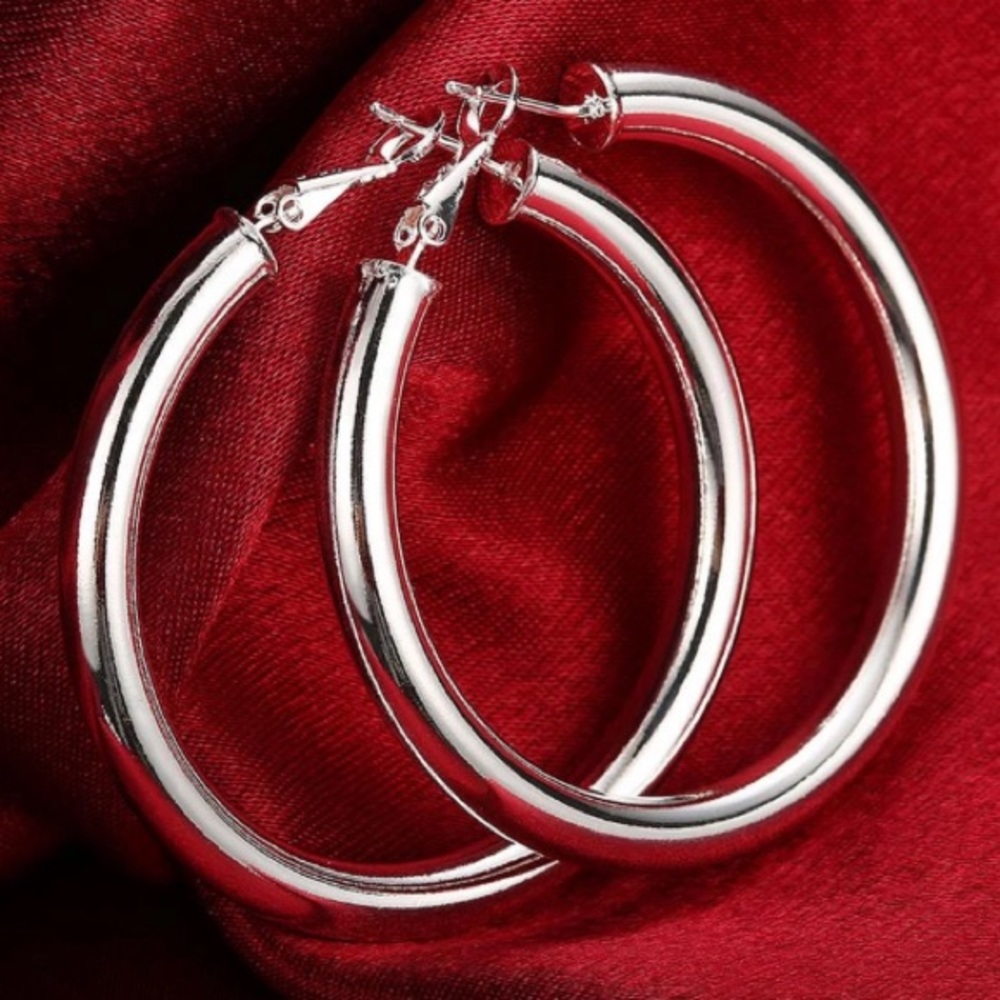 NEW!💙💎MODERN! BIG BRIGHT BOLD HOOPS!💎💙SILVERY! - Picture 4 of 8